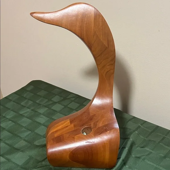 Vintage  Wooden Swan Sculpture with Natural Tones - Picture 8 of 15